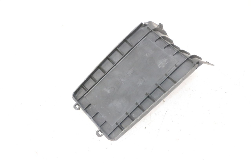 photo de TAPA BATERIA PEUGEOT KISBEE 2T 50 (2010 - 2017) - Zoom estado de uso