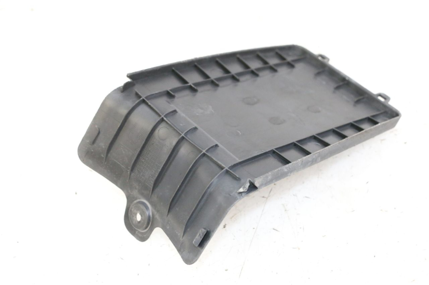 photo de TAPA BATERIA PEUGEOT KISBEE 2T 50 (2010 - 2017) - Otra perspectiva