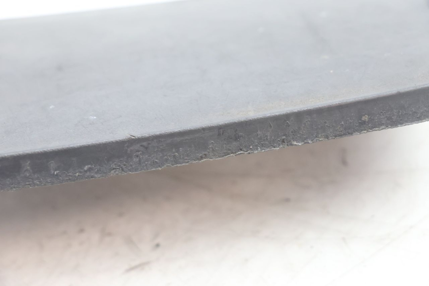 photo de TAPA BATERIA PEUGEOT KISBEE 2T 50 (2010 - 2017) - Otra perspectiva