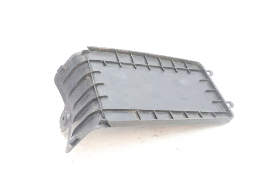 photo de TAPA BATERIA PEUGEOT KISBEE 2T 50 (2010 - 2017) - Detalles de los puntos de fijación