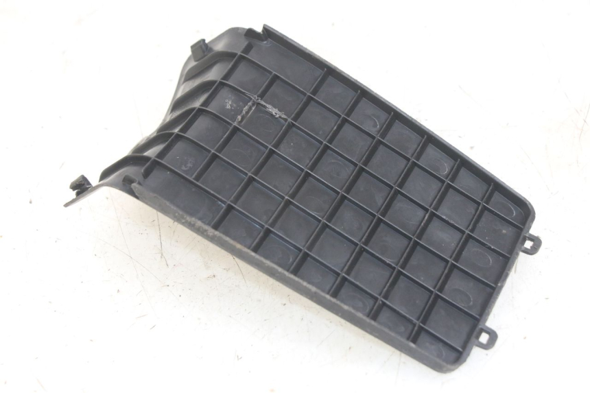 photo de TAPA DE BATERÍA PEUGEOT KISBEE 4T 50 (2010 - 2017) - Detalle de la pieza