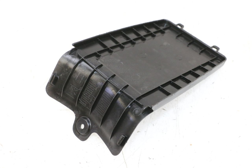 photo de TAPA DE BATERÍA PEUGEOT KISBEE 4T 50 (2010 - 2017) - Zoom estado de uso