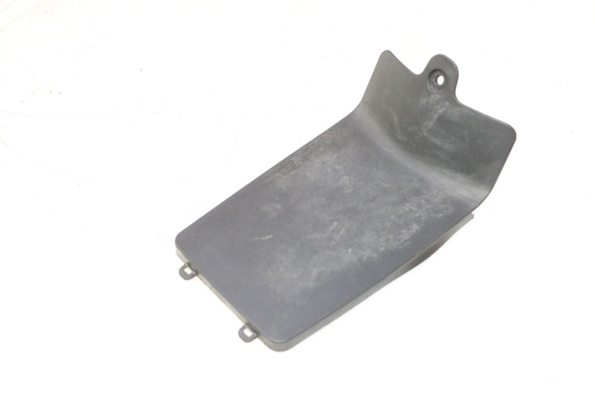 photo de TAPA BATERIA PEUGEOT KISBEE 4T 50 (2023 - 2026) - Detalle de la pieza