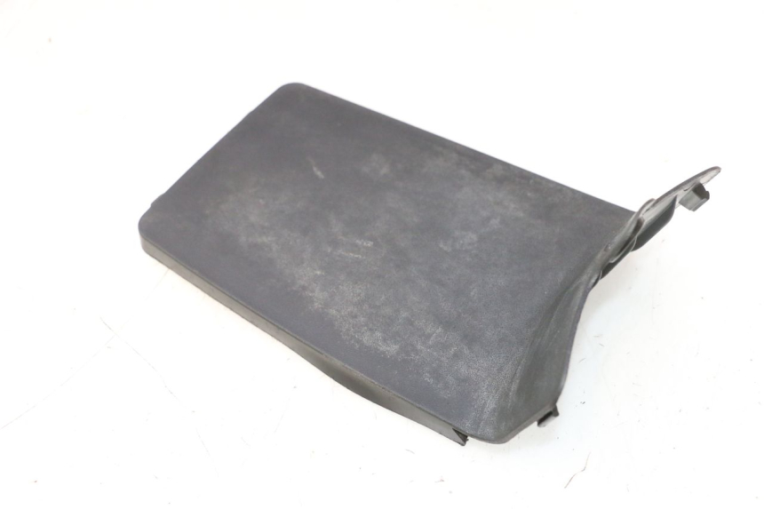 photo de TAPA BATERIA PEUGEOT KISBEE 4T 50 (2023 - 2026) - Detalles de los puntos de fijación