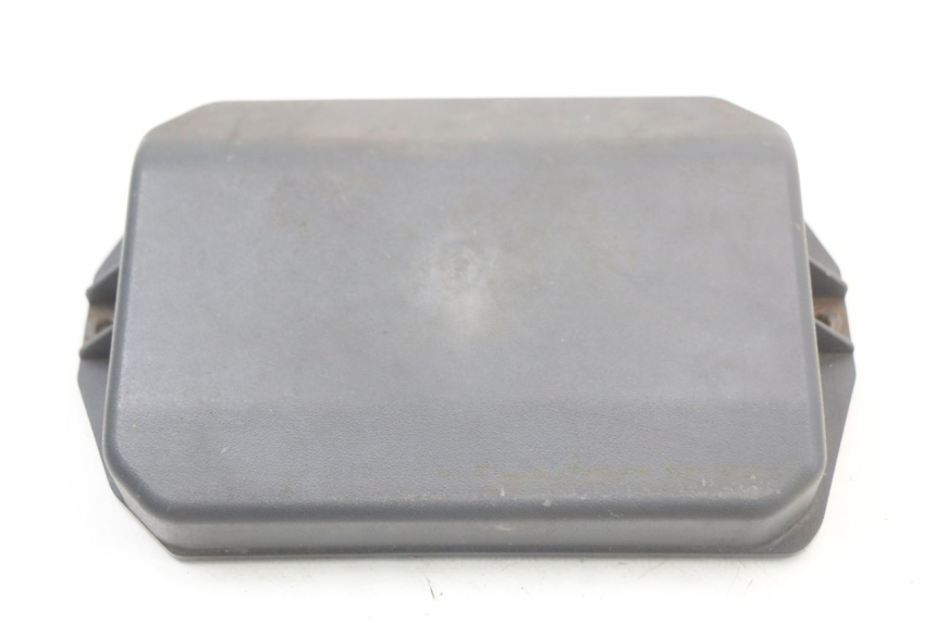 photo de TAPA DE BATERÍA PIAGGIO LIBERTY 4T 50 (2004 - 2008) - Detalle de la pieza