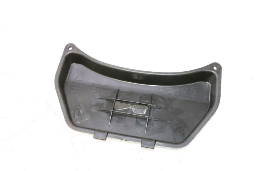 photo de TAPA BATERIA PIAGGIO LIBERTY IGET 4T 50 (2021 - 2025) - Otra perspectiva