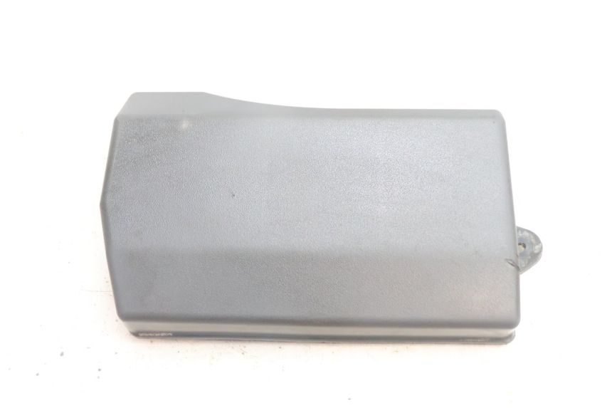 photo de TAPA BATERIA PIAGGIO LIBERTY 125 (1998 - 2008) - Detalle de la pieza