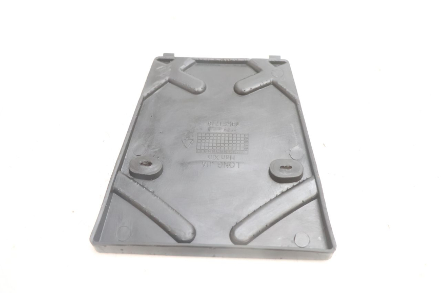 photo de TAPA BATERIA LONGJIA LJ50QT 8M 2T 50 (2010 - 2017) - Zoom estado de uso
