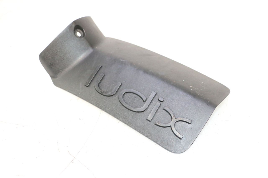 photo de TAPA DE BATERÍA PEUGEOT LUDIX 50 (2008 - 2017) - Primer plano técnico