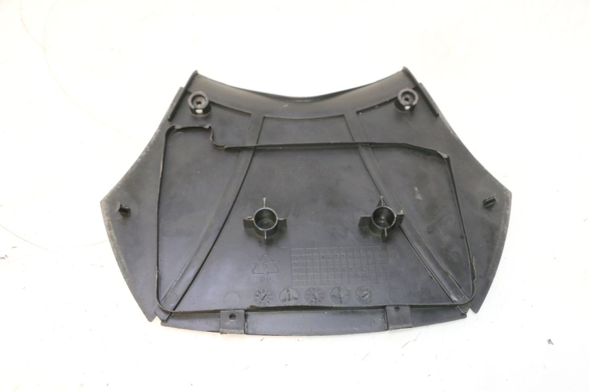 photo de TAPA DE BATERÍA SYM MIO 50 (2005 - 2010) - Detalle de la pieza