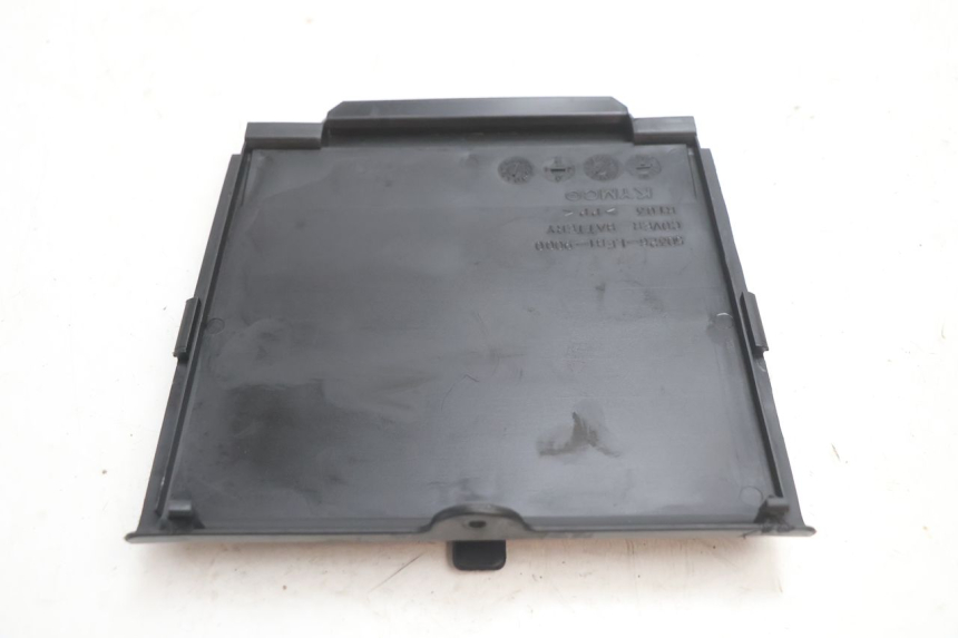 photo de TAPA BATERIA KYMCO MOVIE S 125 (2009 - 2018) - Otra vista del artículo
