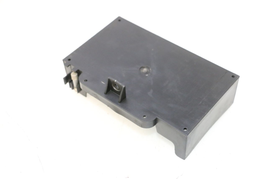 photo de TAPA BATERIA KYMCO MOVIE S 125 (2009 - 2018) - Características distintivas