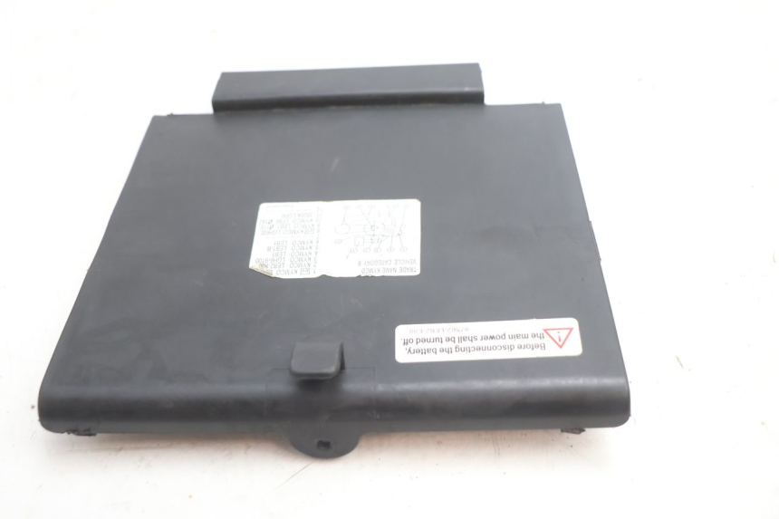 photo de TAPA BATERIA KYMCO MOVIE S 125 (2009 - 2018) - Primer plano técnico