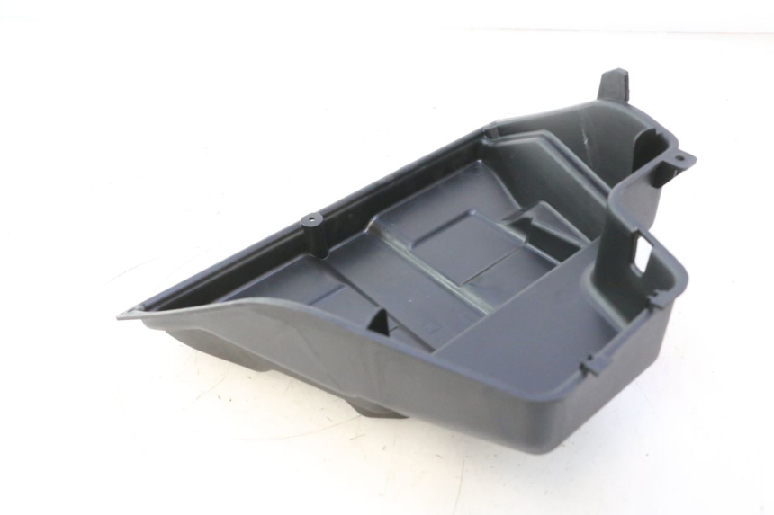 photo de TAPA BATERIA PIAGGIO MP3 HPE 530 (2022 - 2026) - Detalle de la pieza