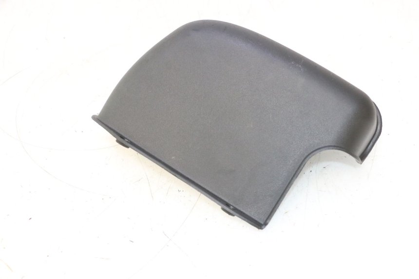 photo de TAPA BATERIA PIAGGIO MP3 LT 300 (2010 - 2016) - Primer plano técnico