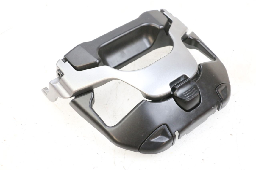 photo de TAPA BATERIA YAMAHA NEO'S CORE 1 (2022 - 2026) - Primer plano técnico