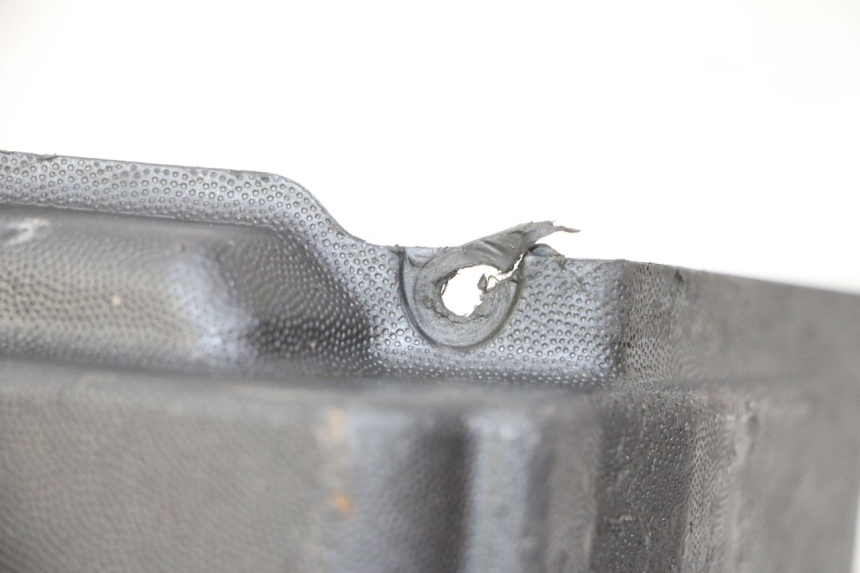 photo de TAPA DE BATERÍA PIAGGIO NEW TYPHOON 50 (2010 - 2017) - Detalle de la pieza