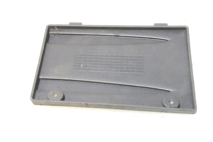 photo de TAPA BATERIA JM MOTORS OLDIES 4T 50 (2020 - 2026) - Detalle de la pieza