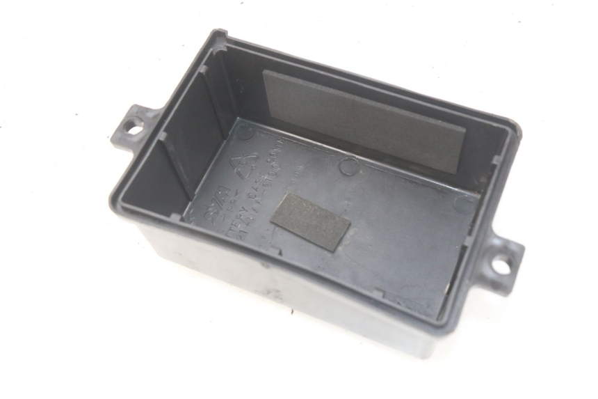 photo de TAPA DE LA BATERíA SYM ORBIT III 3 4T 50 (2018 - 2021) - Detalle de la pieza