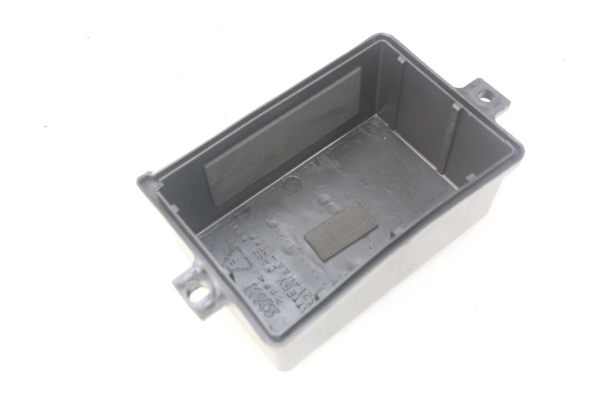 photo de TAPA DE LA BATERíA SYM ORBIT III 3 4T 50 (2018 - 2021) - Detalle de la pieza