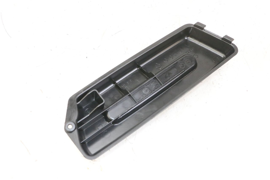 photo de TAPA DE BATERÍA PIAGGIO FLY 2T 50 (2004 - 2017) - Detalle de la pieza