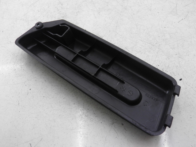 photo de TAPA DE BATERÍA PIAGGIO FLY 2T 50 (2004 - 2017) - Detalle de la pieza