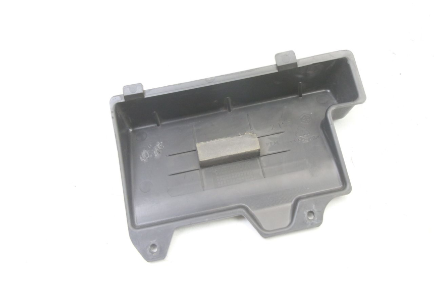 photo de TAPA DE BATERÍA PIAGGIO ZIP 4T 50 (2018 - 2020) - Zoom estado de uso