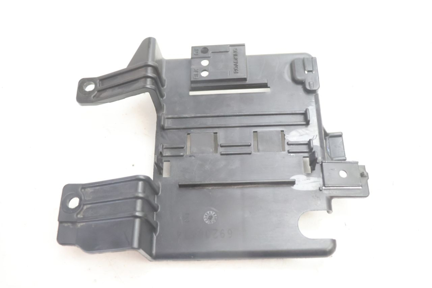 photo de TAPA BATERIA HARLEY DAVIDSON ROAD GLIDE FLTRXSE 1920 (2018 - 2022) - Detalle de la pieza