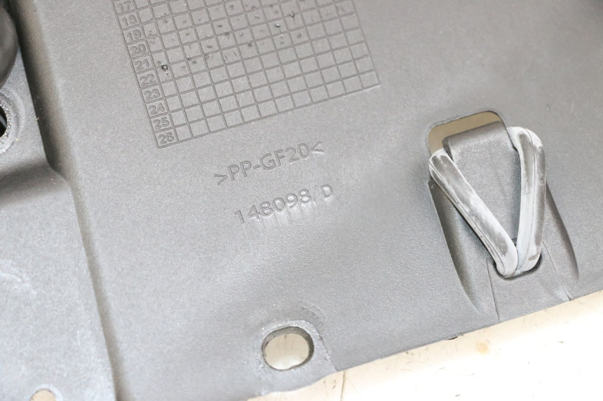 photo de TAPA BATERIA ROYAL ENFIELD CONTINENTAL GT 650 (2019 - 2024) - Detalle de la pieza