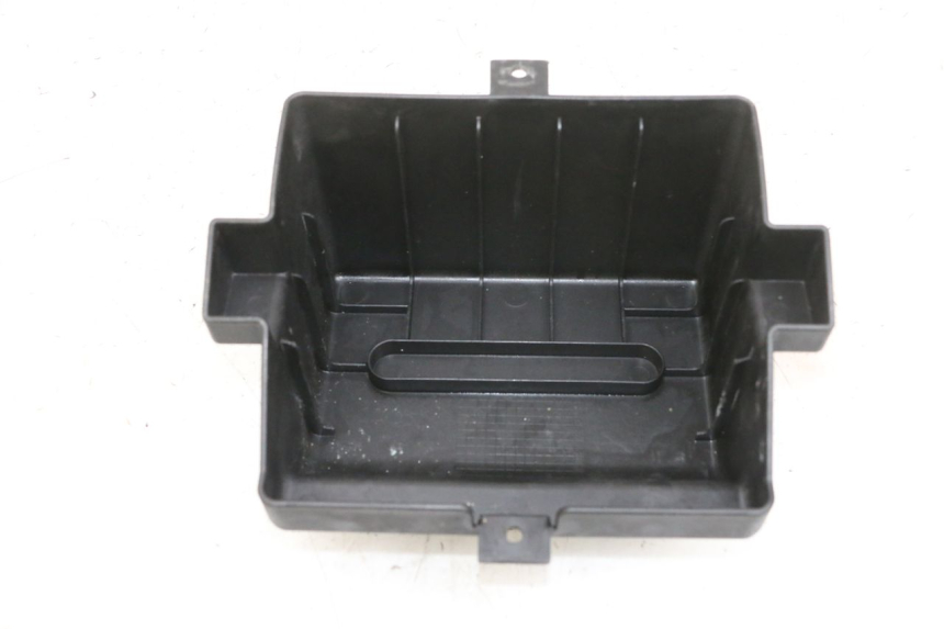 photo de TAPA BATERIA DAELIM S1 125 (2007 - 2016) - Detalle de la pieza