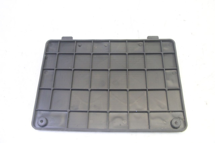 photo de TAPA BATERIA JM MOTORS SANTANA EVO 50 (2024 - 2026) - Otra perspectiva