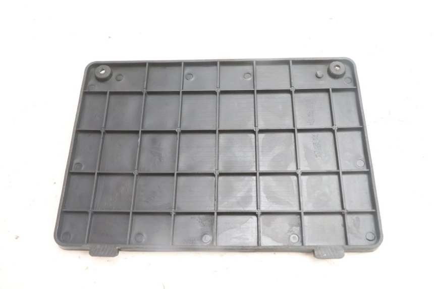 photo de TAPA BATERIA JM MOTORS SANTANA EVO 50 (2024 - 2026) - Zoom estado de uso