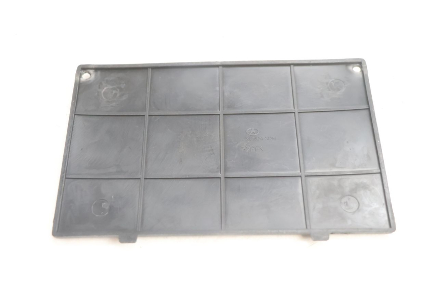 photo de TAPA BATERIA RAZZO STEED 125 (2012 - 2018) - Otra perspectiva