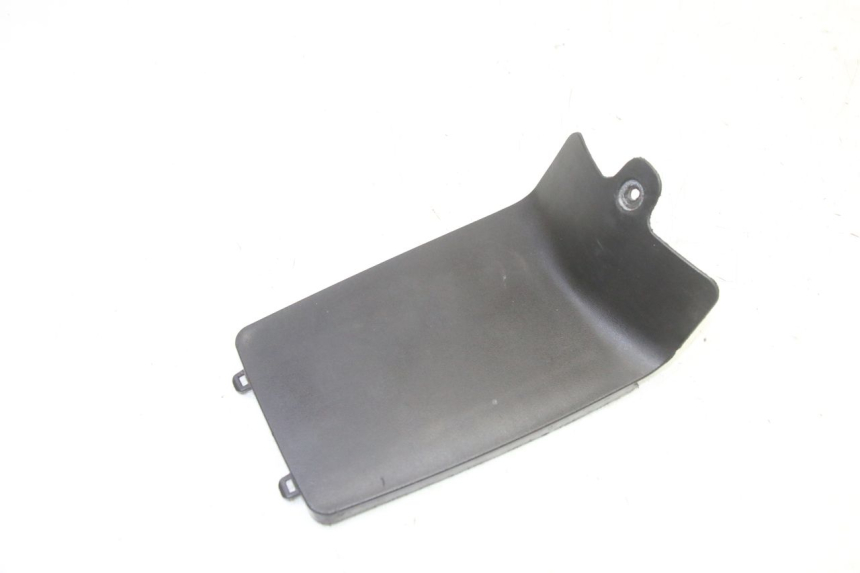 photo de TAPA BATERIA PEUGEOT STREETZONE I 2T 50 (2018 - 2020) - Detalle de la pieza