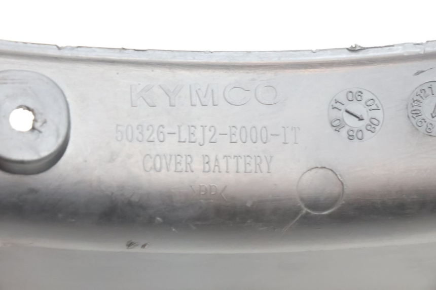 photo de TAPA BATERIA KYMCO SUPER 8 2T 50 (2007 - 2013) - Detalles de los puntos de fijación