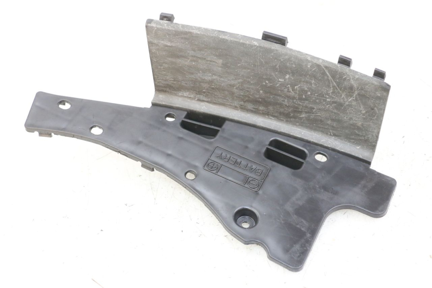 photo de TAPA DE BATERÍA SUZUKI BURGMAN 125 (2007 - 2014) - Otra perspectiva