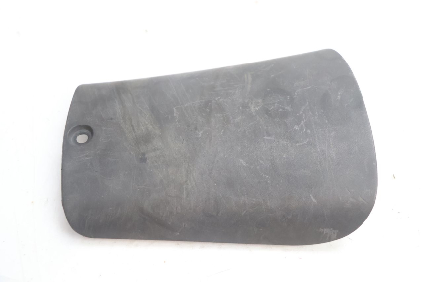 photo de TAPA DE LA BATERíA PEUGEOT TKR TREKKER FURIOUS 50 (2005 - 2014) - Detalle de la pieza