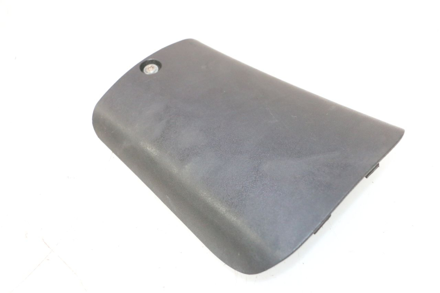 photo de TAPA BATERIA PEUGEOT TREKKER 50 (1995 - 2004) - Zoom estado de uso