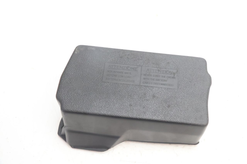 photo de TAPA BATERIA PIAGGIO TYPHOON 50 (2000 - 2009) - Detalle de la pieza