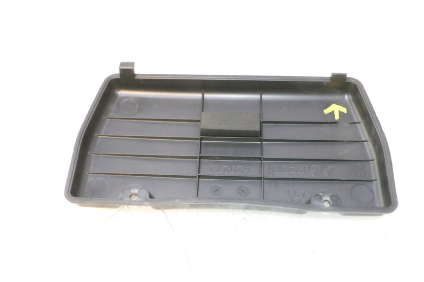 photo de TAPA BATERIA PIAGGIO X8 STREET 125 (2006 - 2007) - Detalle de la pieza