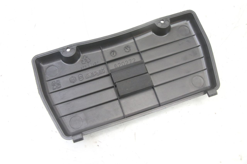 photo de TAPA DE BATERÍA PIAGGIO XEVO - X EVO 125 (2007 - 2017) - Otra perspectiva