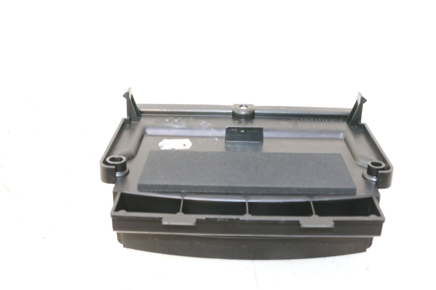 photo de TAPA BATERIA YAMAHA XP T-MAX ABS 500 (2005 - 2005) - Zoom estado de uso