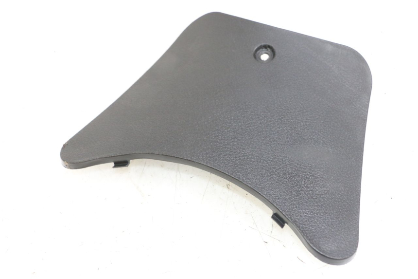 photo de TAPA BATERIA YAMAHA YP MAJESTY 125 (2002 - 2006) - Zoom estado de uso