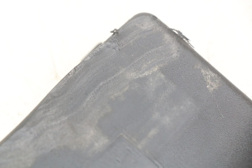 photo de TAPA DE LA BATERíA PIAGGIO ZIP 2T 50 (2009 - 2019) - Zoom estado de uso