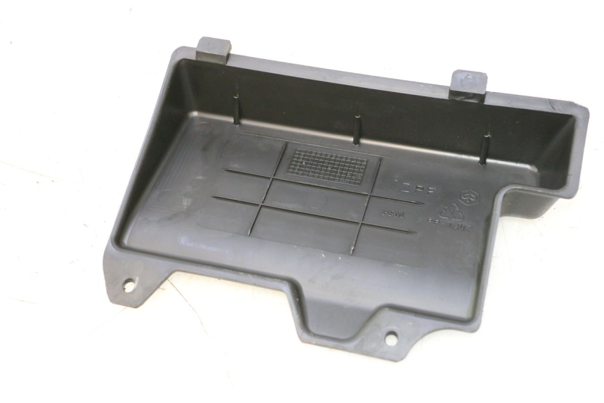 photo de TAPA DE LA BATERíA PIAGGIO ZIP 2T 50 (2009 - 2019) - Detalle de la pieza