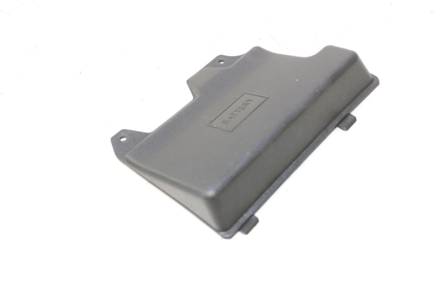 photo de TAPA DE LA BATERíA PIAGGIO ZIP 2T 50 (2009 - 2019) - Zoom estado de uso