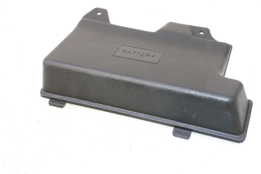 photo de TAPA DE LA BATERíA PIAGGIO ZIP 2T 50 (2009 - 2019) - Otra perspectiva