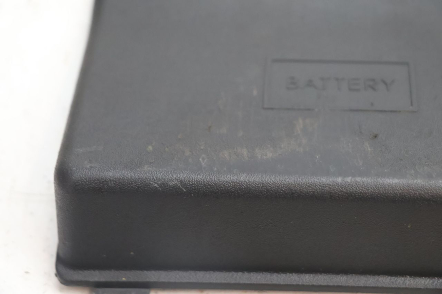 photo de TAPA DE BATERÍA PIAGGIO ZIP 4T 50 (2018 - 2020) - Zoom estado de uso