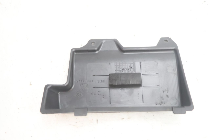 photo de TAPA BATERIA PIAGGIO ZIP IGET 4T 50 (2021 - 2023) - Zoom estado de uso