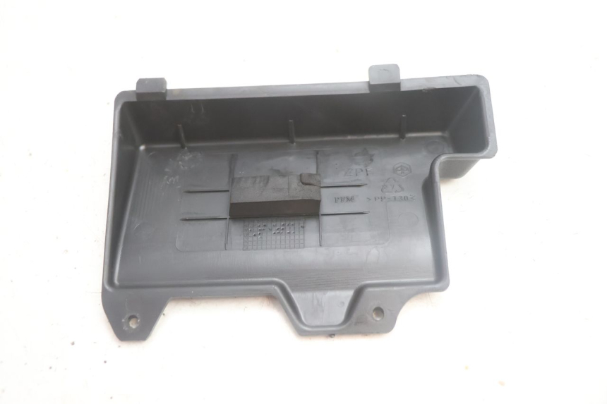 photo de TAPA BATERIA PIAGGIO ZIP IGET 4T 50 (2021 - 2023) - Otra perspectiva